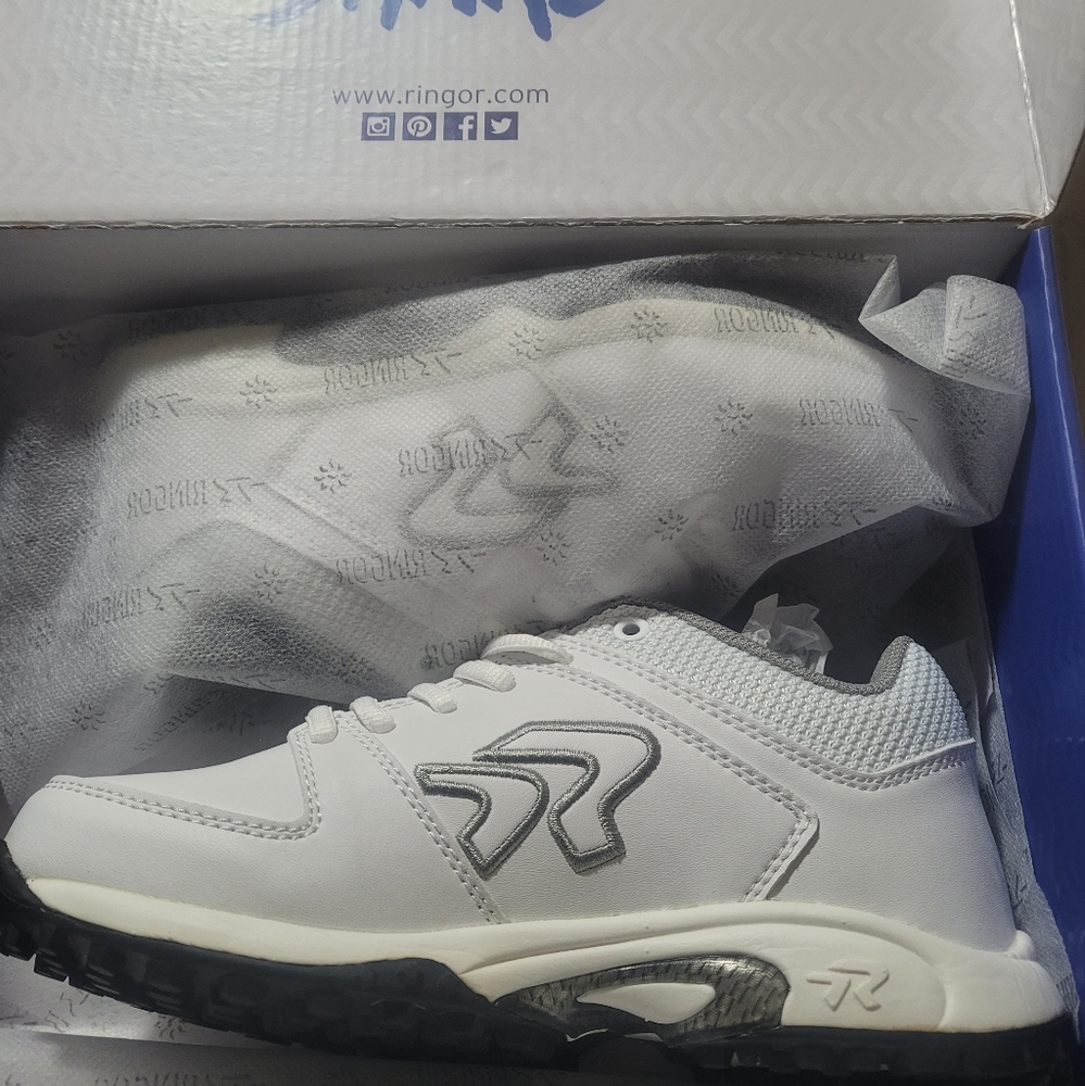 🥎BRAND NEW Ringor Softball Turf Shoes🥎